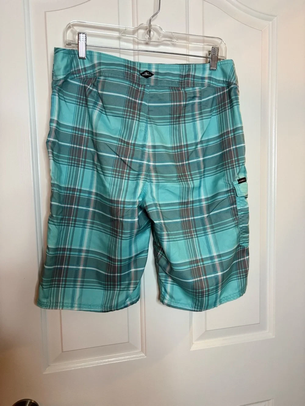 EUC O'Neill Men’s Teal Plaid Boardshorts With Velcro and tie closure size 32